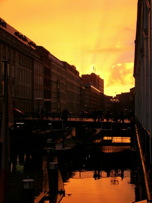 kanal-in-hamburg-am-morgen-16523.jpeg