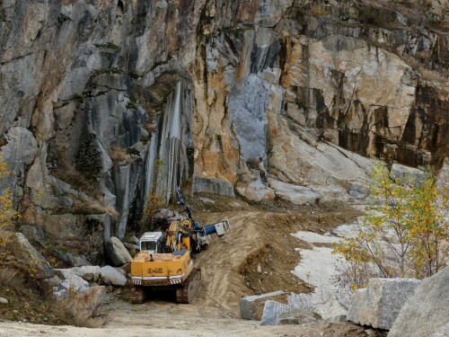 2024-11-01-Granitsteinbruch-bei-Kossein-1.jpeg