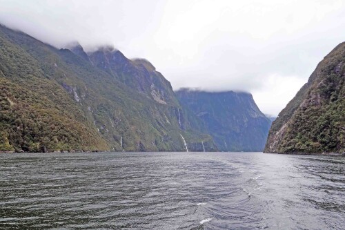 8.1-milford-sound.jpeg
