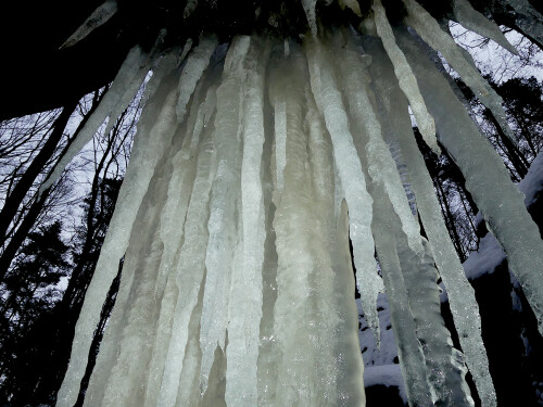 2026-01-28-Eiszapfenvorhang-bei-Arberg-1.jpeg